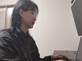 先輩社員の写真